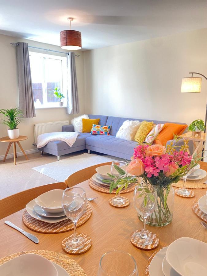 Villa Free Private Parking! Oakley House And Garden! Fully Equipped 4 Comfy Beds Corby Esterno foto