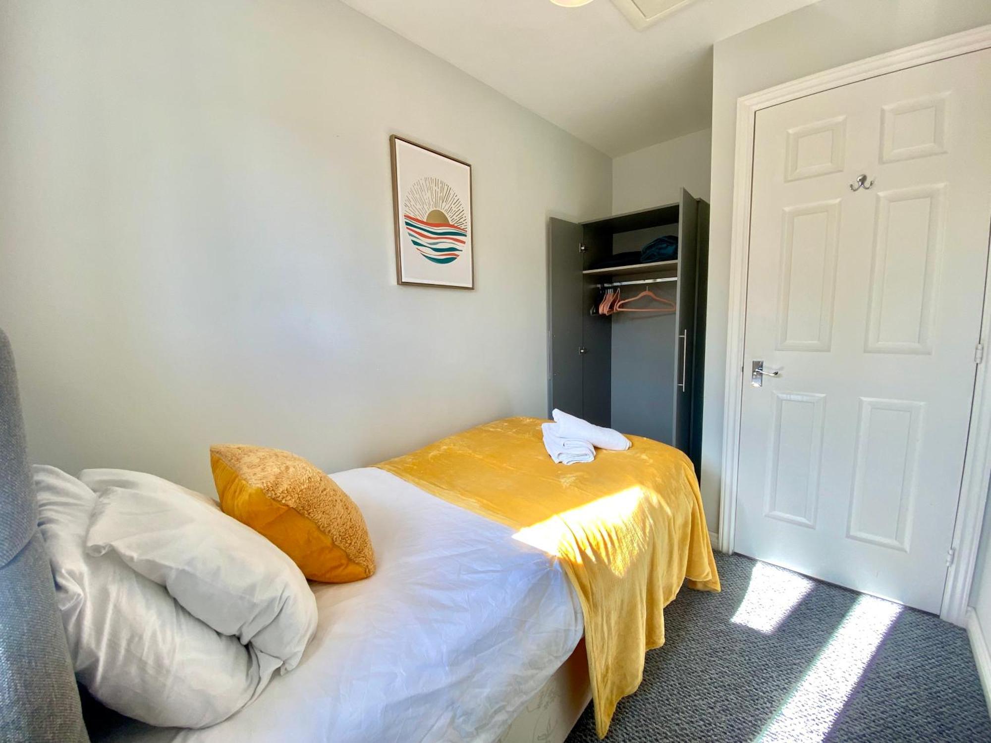 Villa Free Private Parking! Oakley House And Garden! Fully Equipped 4 Comfy Beds Corby Esterno foto