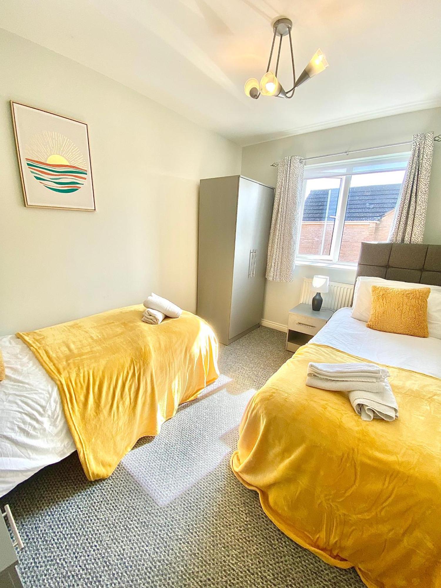 Villa Free Private Parking! Oakley House And Garden! Fully Equipped 4 Comfy Beds Corby Esterno foto